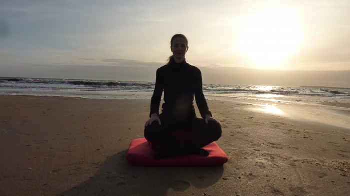 Comment utiliser un coussin de meditation ? - Yogis on Roadtrip